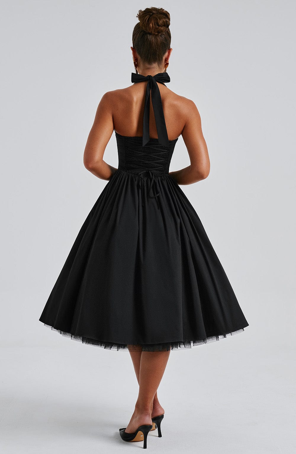 Alba | Kvinde Bryllupsgæstkjole Elegant Halterneck Midi Design