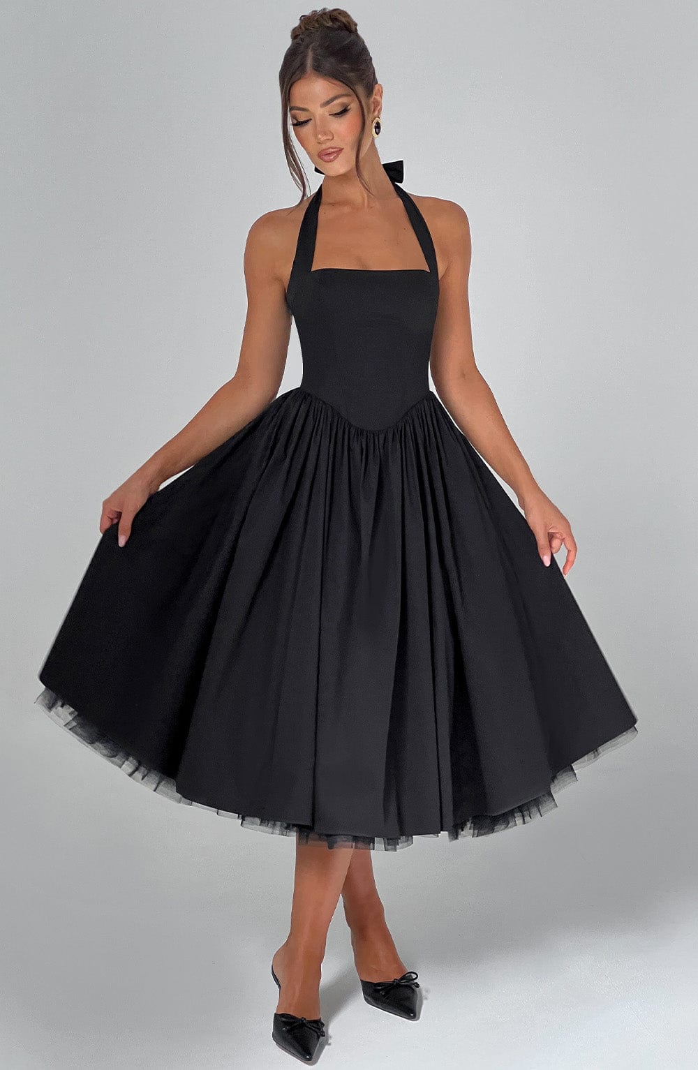 Alba | Kvinde Bryllupsgæstkjole Elegant Halterneck Midi Design