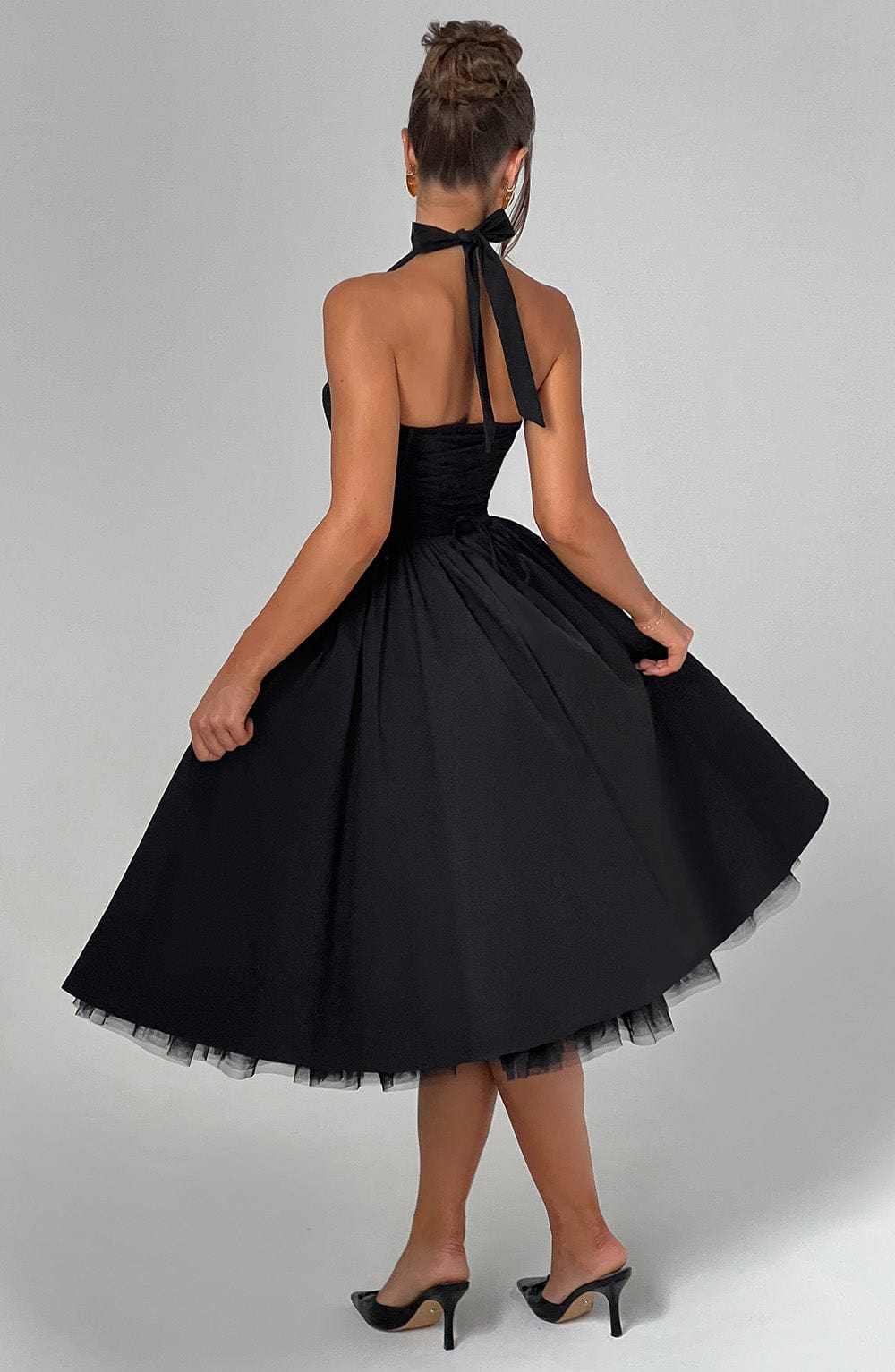 Alba | Kvinde Bryllupsgæstkjole Elegant Halterneck Midi Design