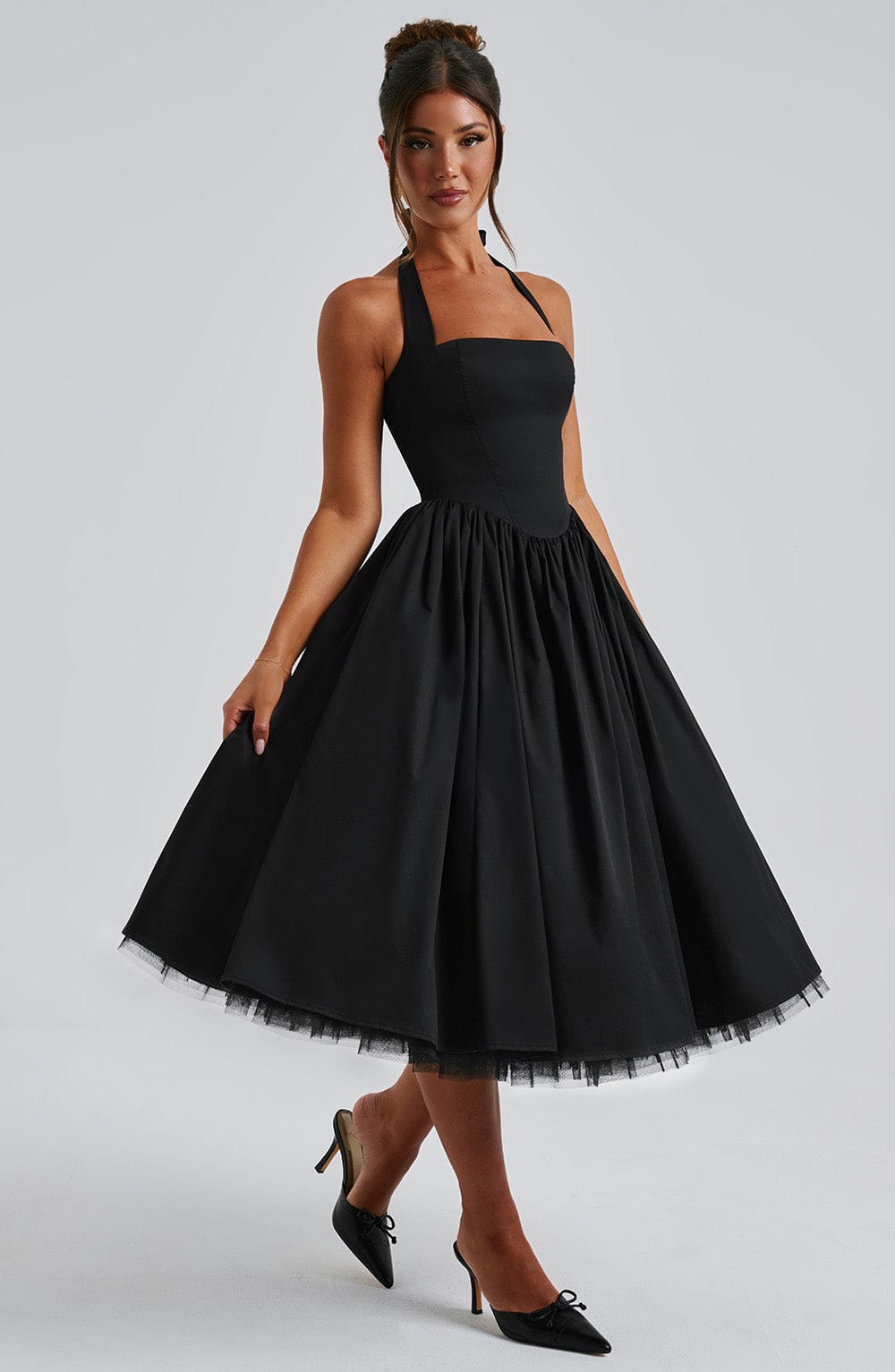 Alba | Kvinde Bryllupsgæstkjole Elegant Halterneck Midi Design