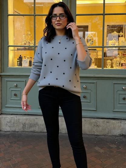 Casual strikket dametrøje med rund hals og prikker