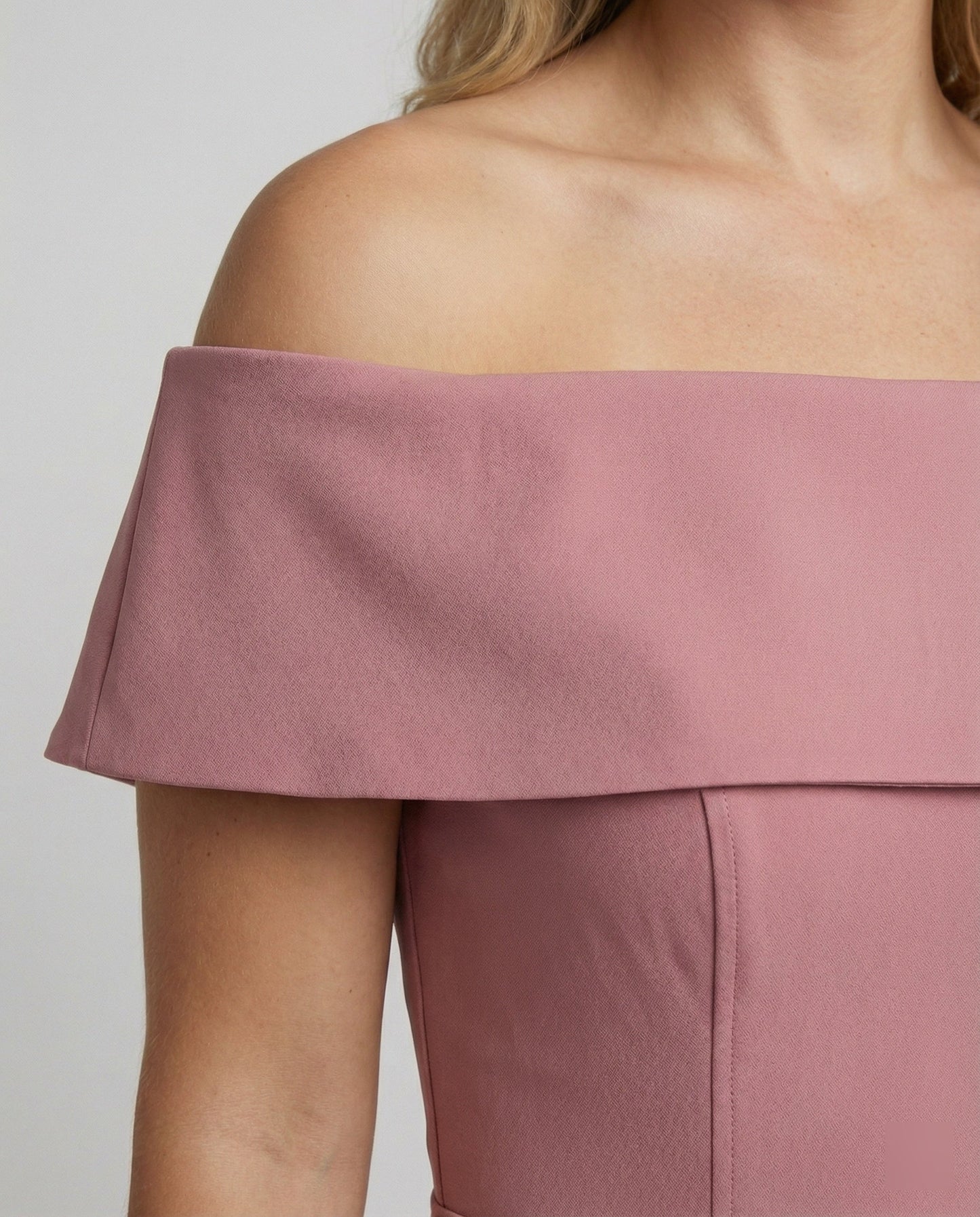Rivelle | Elegante Dame Mini Gallakjole med Satin-finish